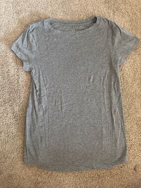Isabel Maternity by Ingrid & Isabel Heather Gray Short Sleeve Maternity Tee